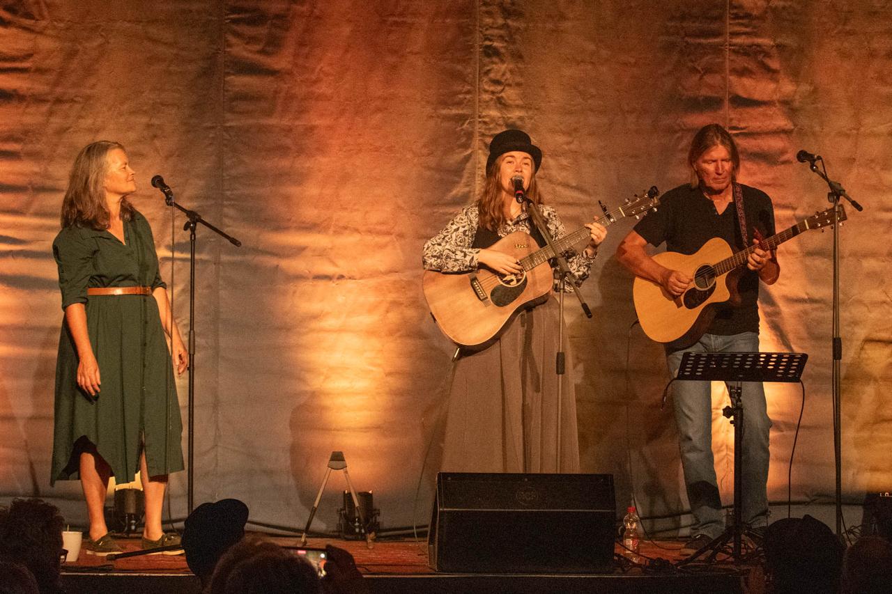Miss Karlsson and the Food Providers - live